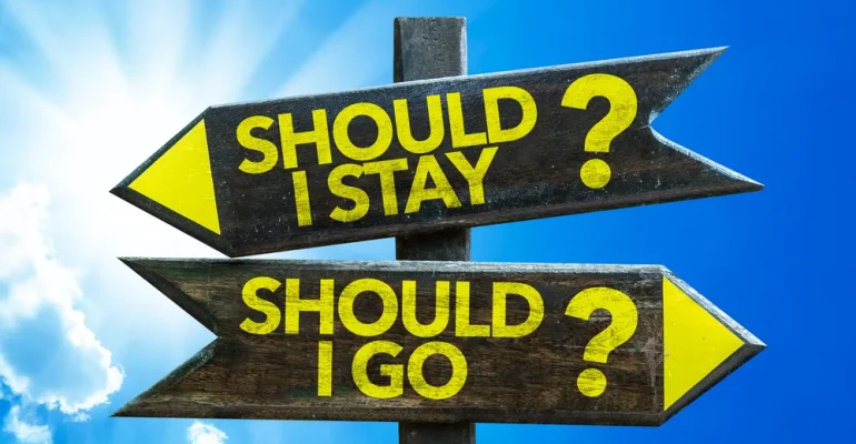 Should I go Should I stay ماندن یا مهاجرت