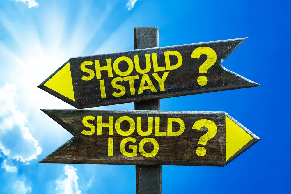 Should I go Should I stay ماندن یا مهاجرت